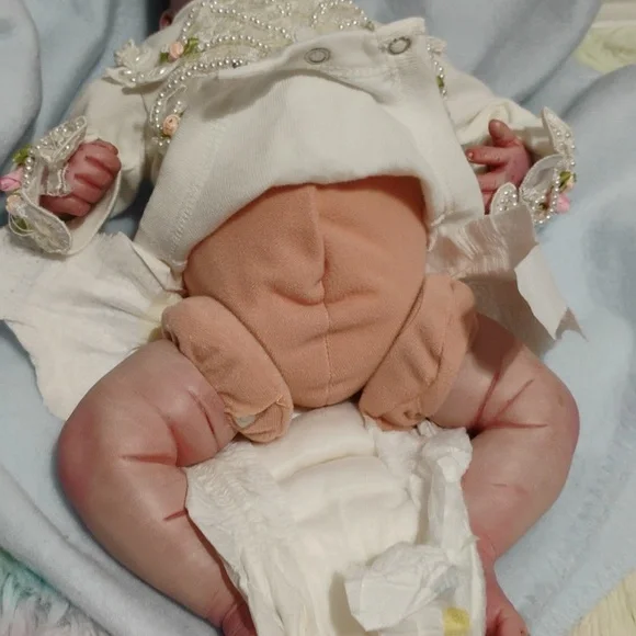 Newborn Baby That Looks So Real Like She Was Just Born - Picture 14 of 16